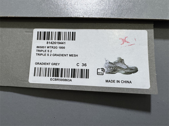 B 17FW Tripe-S High End Sneaker-708