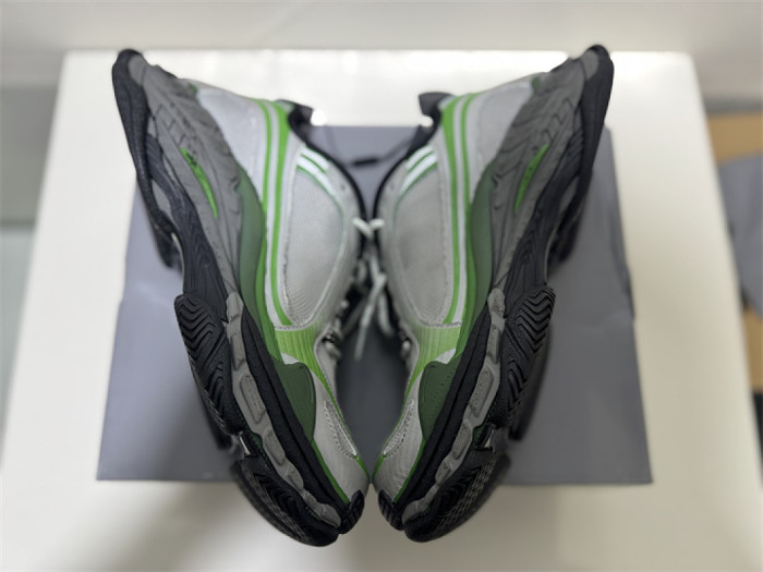 B 17FW Tripe-S High End Sneaker-707
