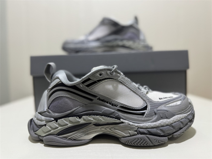 B 17FW Tripe-S High End Sneaker-708