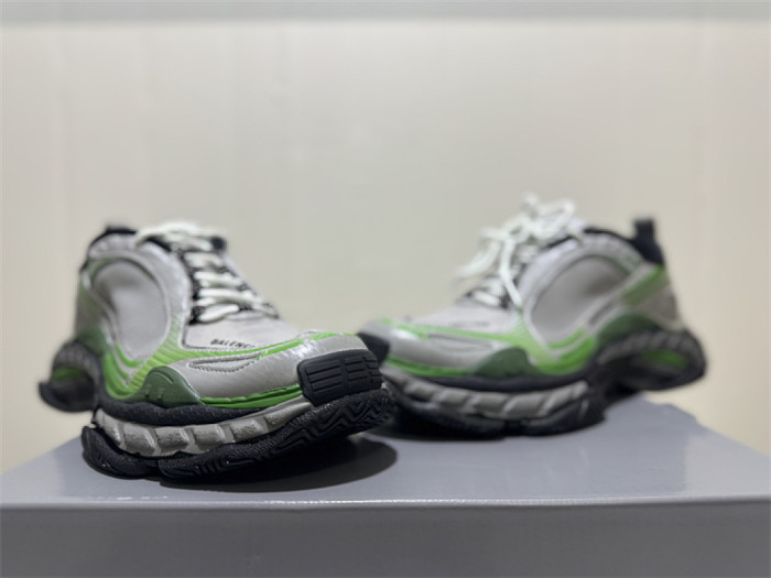 B 17FW Tripe-S High End Sneaker-707