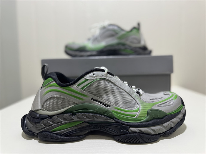 B 17FW Tripe-S High End Sneaker-707