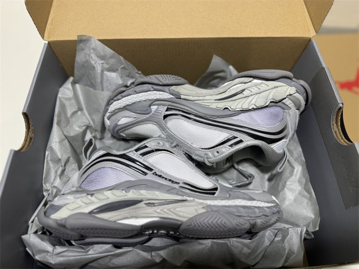 B 17FW Tripe-S High End Sneaker-708