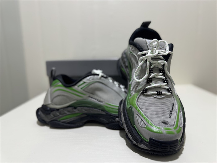 B 17FW Tripe-S High End Sneaker-707