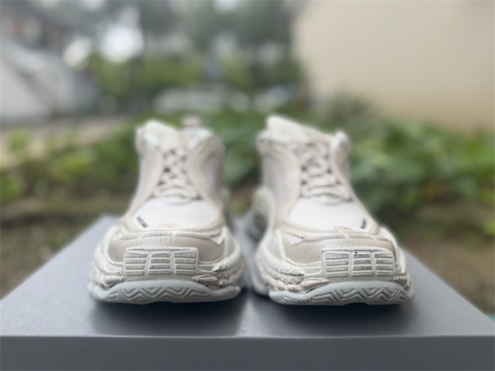 B 17FW Tripe-S High End Sneaker-709