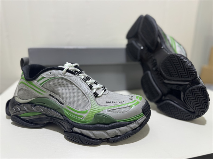 B 17FW Tripe-S High End Sneaker-707