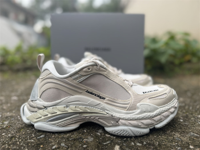 B 17FW Tripe-S High End Sneaker-709