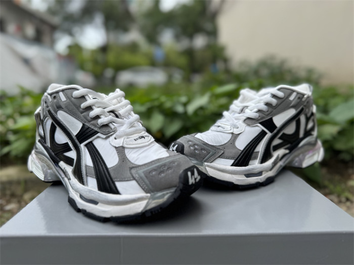 B 17FW Tripe-S High End Sneaker-710