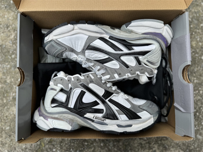 B 17FW Tripe-S High End Sneaker-710