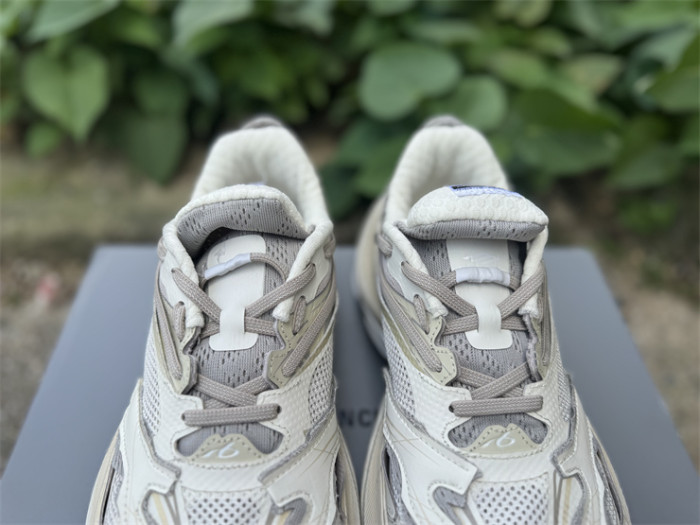 B 17FW Tripe-S High End Sneaker-714