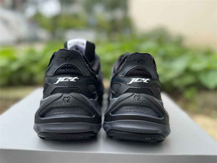 B 17FW Tripe-S High End Sneaker-711