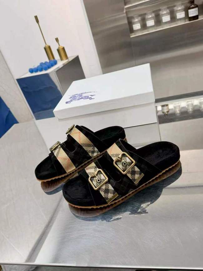Burberry women slippers AAA-061