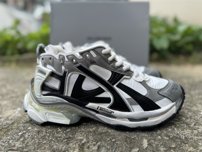B 17FW Tripe-S High End Sneaker-710