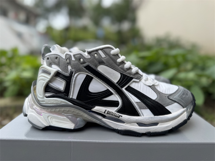 B 17FW Tripe-S High End Sneaker-710