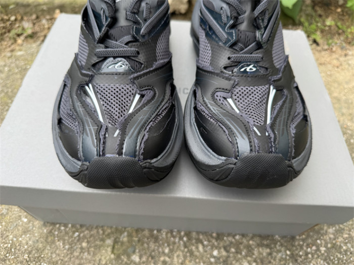 B 17FW Tripe-S High End Sneaker-711