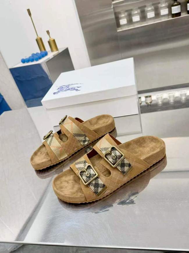 Burberry women slippers AAA-058