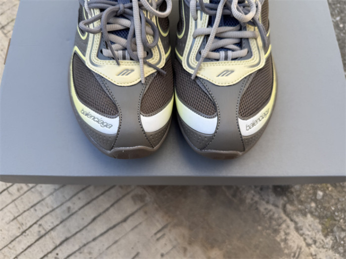 B 17FW Tripe-S High End Sneaker-717