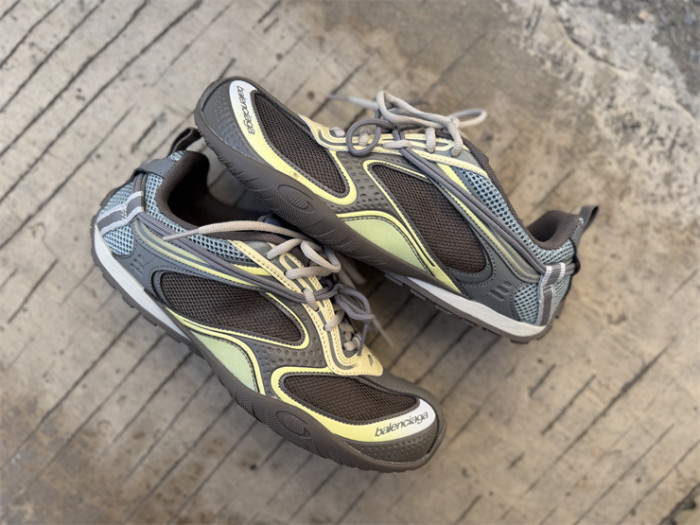 B 17FW Tripe-S High End Sneaker-717