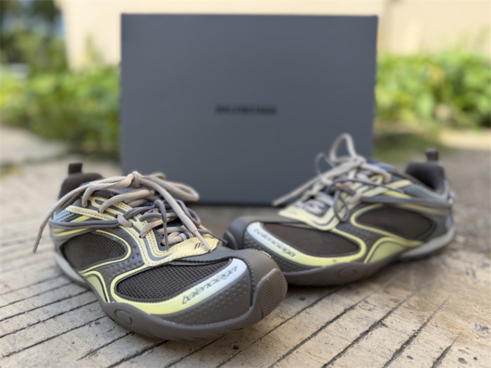 B 17FW Tripe-S High End Sneaker-717