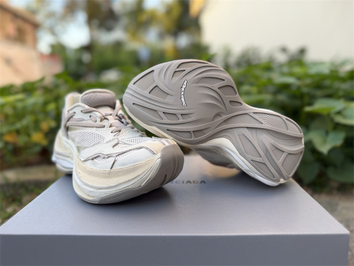 B 17FW Tripe-S High End Sneaker-719