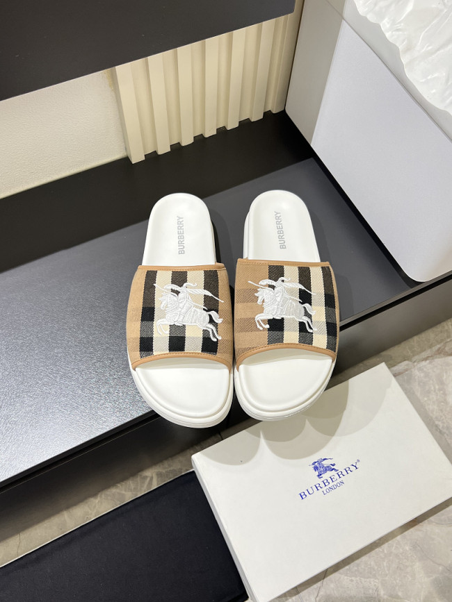 Burberry men slippers AAA-089