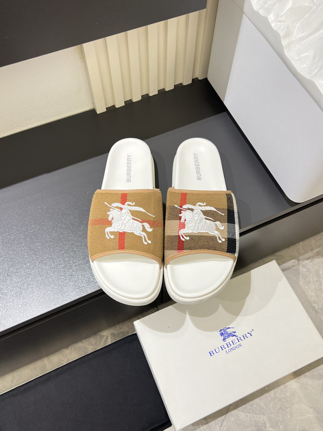Burberry men slippers AAA-085