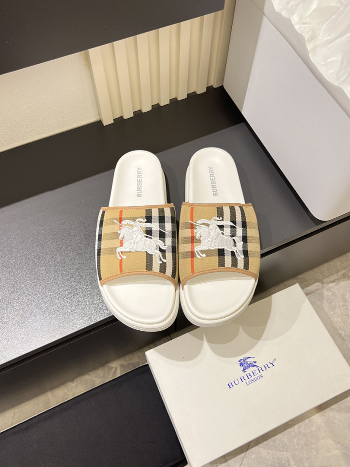 Burberry men slippers AAA-087