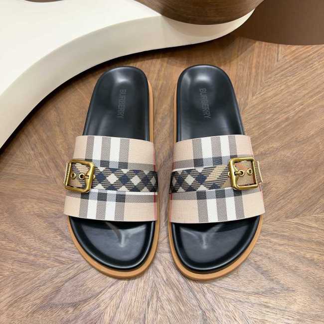 Burberry men slippers AAA-108