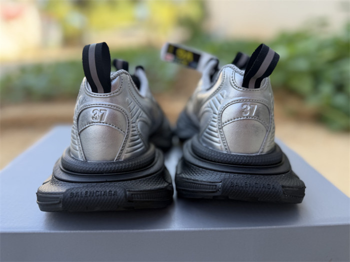 B 17FW Tripe-S High End Sneaker-723