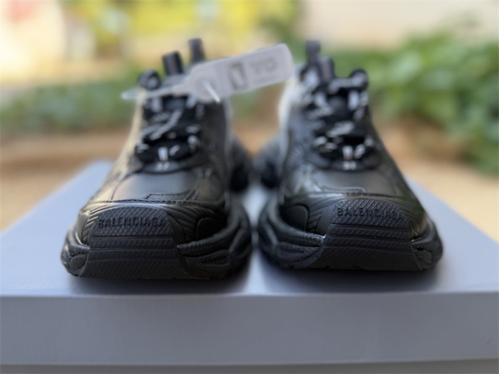 B 17FW Tripe-S High End Sneaker-723