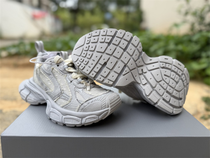 B 17FW Tripe-S High End Sneaker-724
