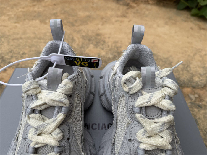 B 17FW Tripe-S High End Sneaker-724