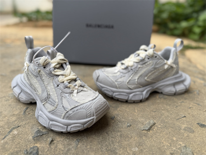 B 17FW Tripe-S High End Sneaker-724