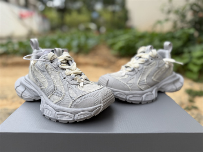 B 17FW Tripe-S High End Sneaker-724