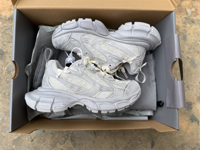 B 17FW Tripe-S High End Sneaker-724