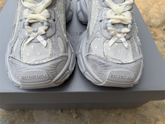 B 17FW Tripe-S High End Sneaker-724