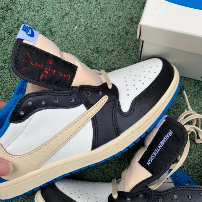 Jordan 1  Low fragment design × Travis Scott