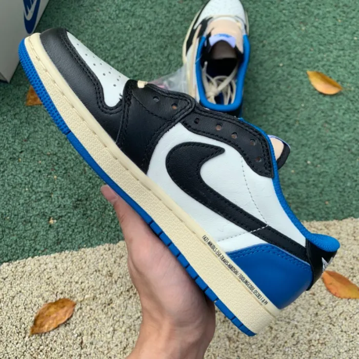 Jordan 1  Low fragment design × Travis Scott