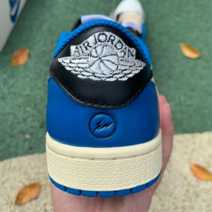 Jordan 1  Low fragment design × Travis Scott