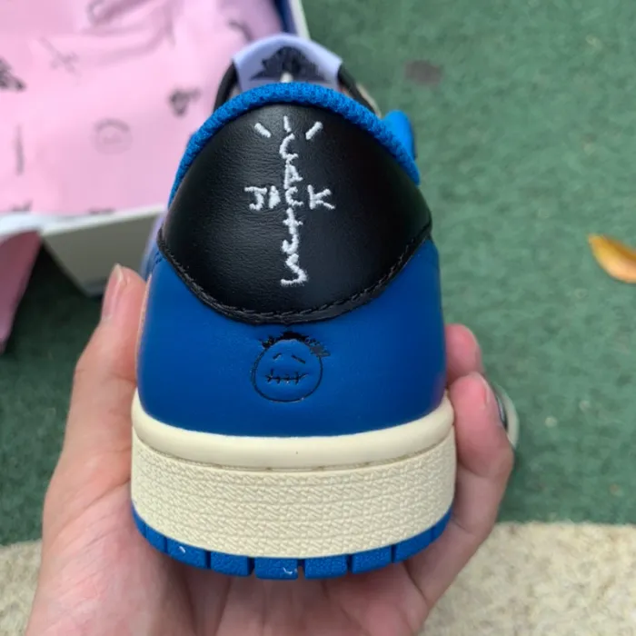 Jordan 1  Low fragment design × Travis Scott