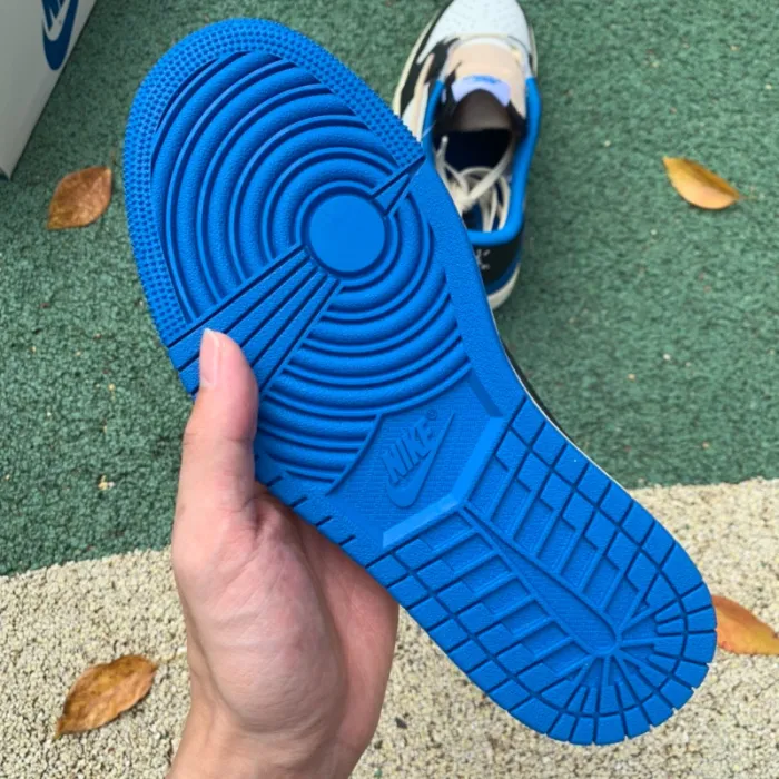 Jordan 1  Low fragment design × Travis Scott