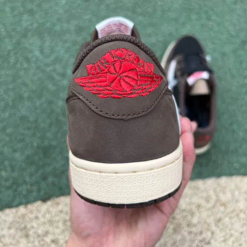 Jordan 1 Retro Low OG SP Travis Scott