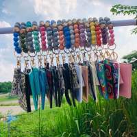 Leather Keychain Tassel Bangle Wristlet Luxury Silicone Wooden Beaded ID Credit Cards Key Ring Key Chain Accessories for Woman