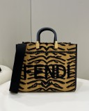 Fendi Womens Bags Shoulder Messenger Bags Luxury Cross Body Handbag Calfskin leather with naOrigil Box