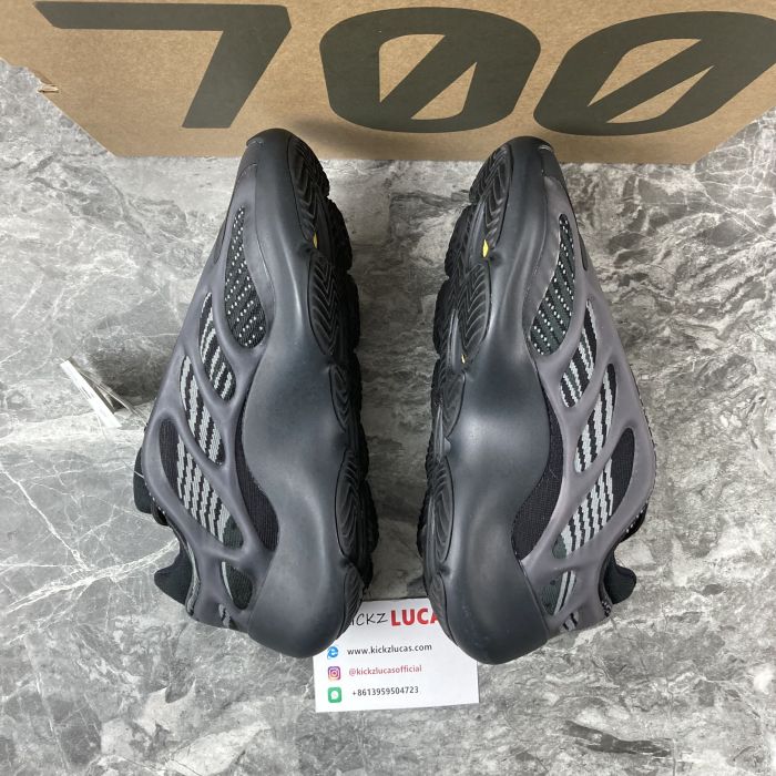 Yeezy 700 V3 Alvah H67799