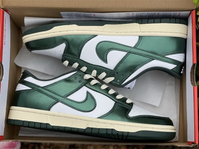 Authentic  Nike Dunk Low Vintage Green