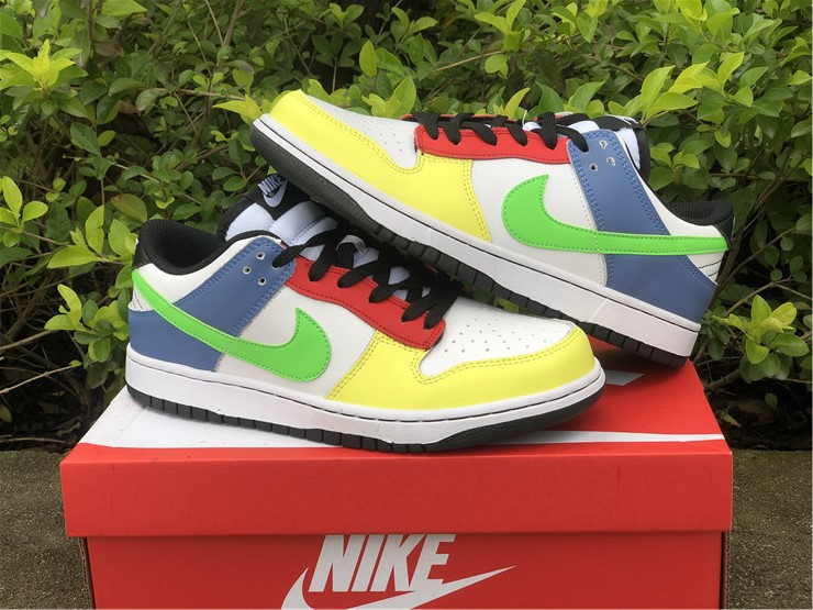 nike dunk low green strike