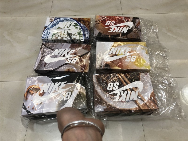 dunk low street hawker special box