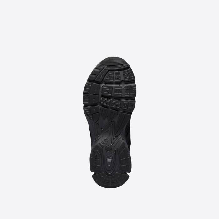 Women's Phantom Sneaker in Black 679339W2E921000