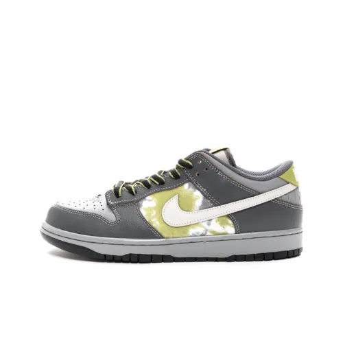NIKE SB DUNK LOW HUF WAIT WHAT FRIENDS AND FAMILY FD8775-002