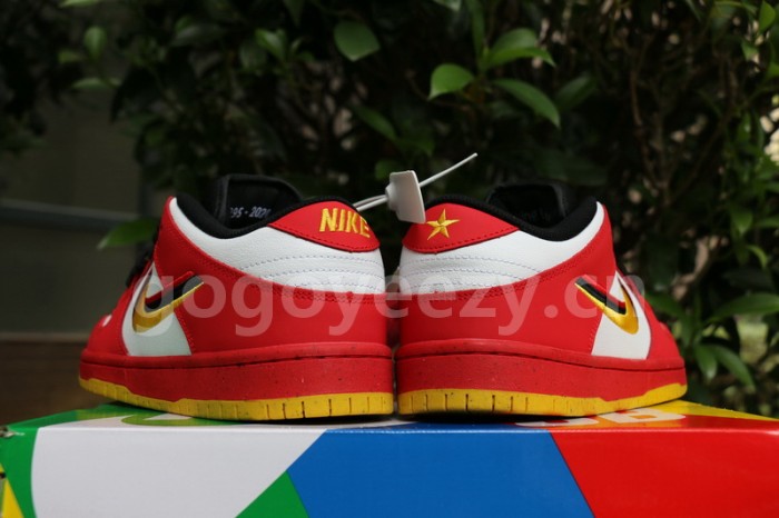 Authentic Nike SB Dunk Low “25th Anniversary”